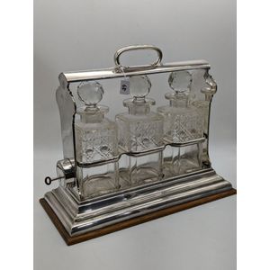 Walker & Hall Sheffield tantalus, the only 'Holdfast' patent…