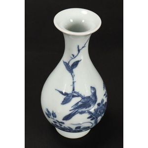 Chinese blue and white porcelain vase, of pear form, decorated…