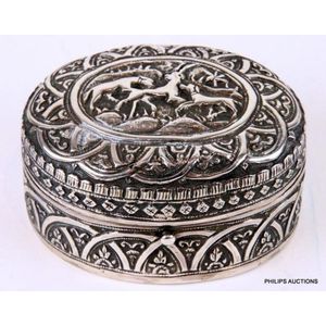 An Indian silver repousse oval trinket box, X-ray Tested 800…