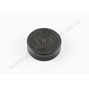 Early 19th century finely moulded pattern circular horn snuff…