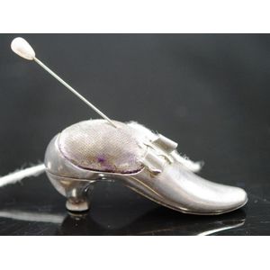 Edward VII sterling silver shoe formed pin cushion hallmarked…