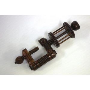 Victorian mahogany thread winder, on clamp, 14 cm long approx