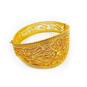 22ct Gold Filigree Hinged Bangle: Indian/Middle Eastern Origin, 41.2g ...