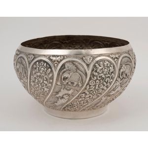 An antique Indian silver bowl, 19th/20th century, 12 cm high,&hellip;