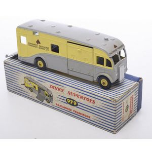 A boxed Dinky Supertoys rare 979 racehorse transporter