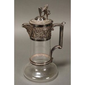Lovely Elkington silver plate ewer, with lion shield thumb…