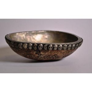 Tortoiseshell & metal dish with skull decorated rim, 5 cm high…
