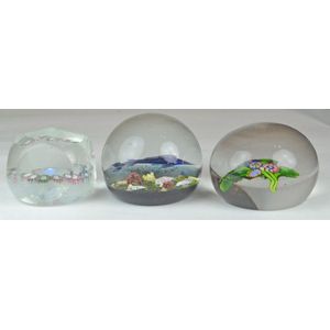 3 x paperweights i.Caithness (Scotland), 'Horoscope' 1/1,…