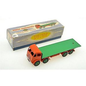 Dinky Supertoys 902 Foden flat truck, orange cab and chassis,…