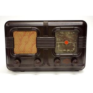 National valve / tube bakelite radio 36 cm wide, 23 cm high