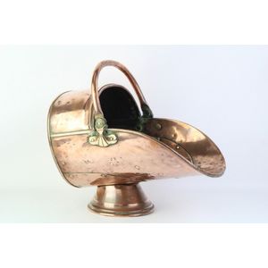 Large copper coal scuttle of large proportions and featuring…