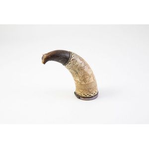 Early 19th century horn mull, finely scrimshawed with country…