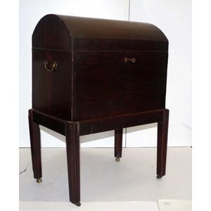 Georgian mahogany cellarette with fitted interior, 54.5 cm wide,&hellip;