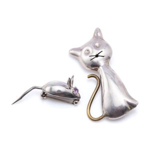 Sterling silver cat and mouse brooches; (Tom & Jerry), a…