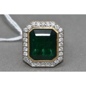 14ct yellow gold and Zambian emerald ring with central 19.7ct…