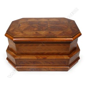 A quality New Zealand native timbers inlaid trinket box,…