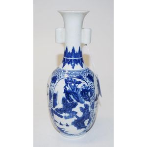 Chinese blue and white decorated vase blue and white landscape…