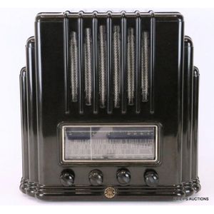 An AWA Fisk Radiola Bakelite radio, circa 1939, the 'Big&hellip;
