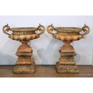 LARGE HAND-CHISELED BRASS PLANT STAND. FRUIT MOTIVES. XIX-XX CENTURY