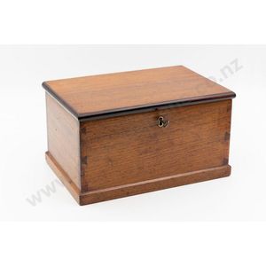 Early 20th century plain walnut work box 31 x 21 x 17 cm