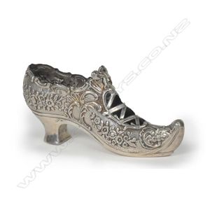 An Edwardian silver pin cushion, in the form of a shoe, the…