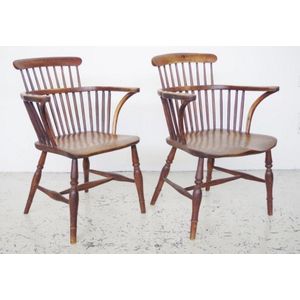 Pair of 19th century oak Windsor chairs 60 cm wide, 58 cm deep,&hellip;