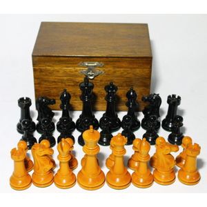 A set of Staunton chess pieces in maple box, highly lacquered,…