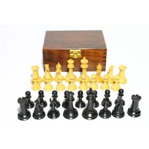 House of Staunton box wood and ebony chess pieces in timber…