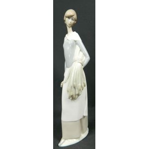 Nao Figurine - Lladro - Number 0201723 hot - Nao Young Girl - Salvador Debón Sculptor - 1992