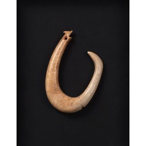 Small Maori fishhook bone carvings 