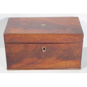 George III flame mahogany tea caddy, rectangular form, twin box…