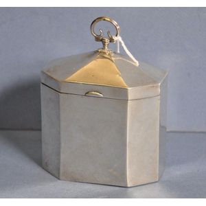 Victorian sterling silver tea caddy hallmarked London 1897,…
