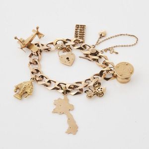 gold curb link bracelet 