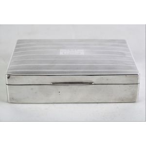 Hallmarked sterling silver cigarette box, 16.5 x 11.5 x 4 cm,…