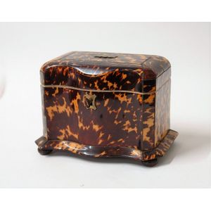 A good early Victorian tortoiseshell casket form tea caddy,…