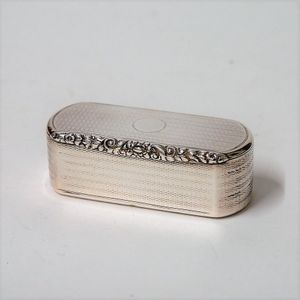 A good William IV silver table snuff, straight-side lozenge…