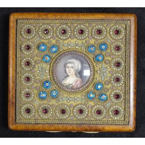 Good vintage stone set burr walnut cigarette case bead and…