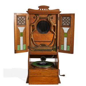 A Klingsor Gramophone, wooden case with Klingsor soundbox,…