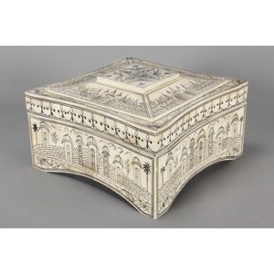 Wonderful Indian Vizagapatam ivory box and cover, of handsome…