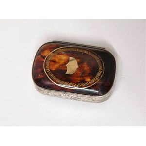 An early 19th century silver and tortoiseshell snuff box,…