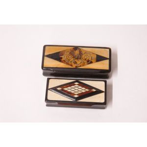 Two George III inlaid horn snuff boxes, long waisted…