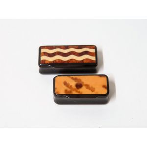 Two early 19th century horn and tortoiseshell snuff boxes, the…