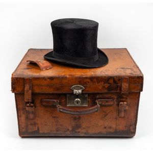 An antique top hat in original red silk lined leather travel&hellip;