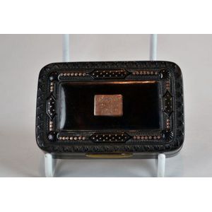 A George III tortoiseshell and gold inlay snuff box late 18th…