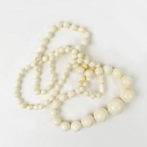 A vintage ivory bead necklace, a single strand of ninety-seven&hellip;