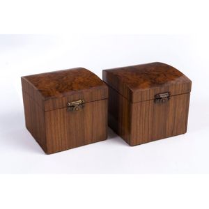 A pair of English walnut tea caddy boxes, 19th century, 8.5 cm…