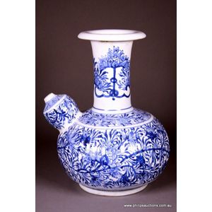 AN UNUSUAL CHINESE BLUE AND WHITE HOOKAH BASE WITH AN INSCRIPTION, Kangxi  (1662-1722)
