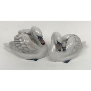 Two Royal Copenhagen, Denmark porcelain figures of swans, no.&hellip;