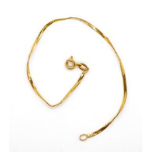 14ct yellow gold child's bracelet, with herringbone type links.…