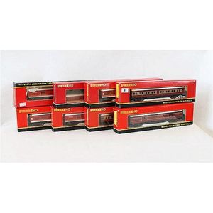 Eight Powerline HO 'Model Railways of Australia' carriages,…